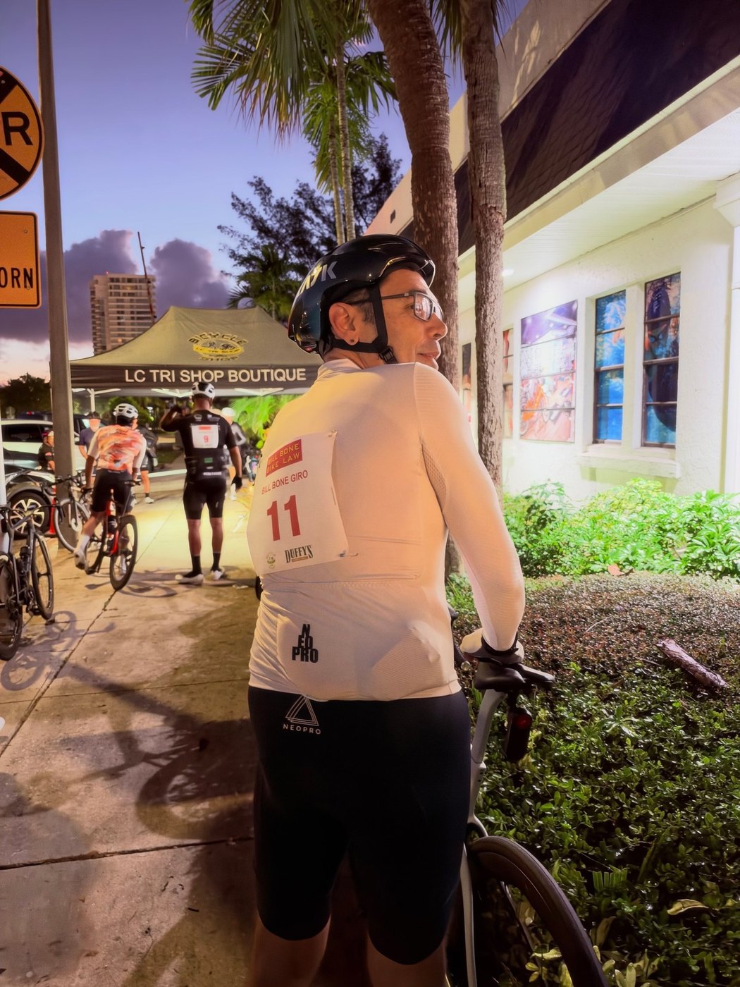 Ricardo wearing Bill Bone Giro bib number 11 on the back of his jersey